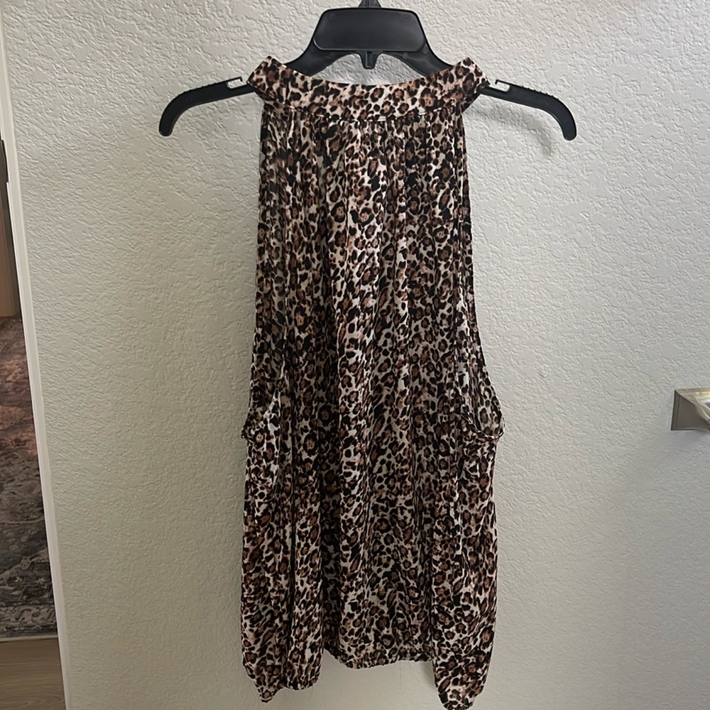 Animal print summer top 2X. Lightweight and cool material. Ties at the neck